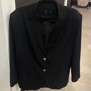 Classic Black Blazer— Oversized Fit